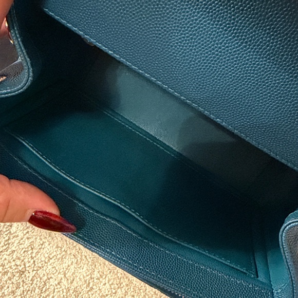 CHANEL Teal Caviar Quilted Small Business Affinity Flap Bag - Picture 8 of 16